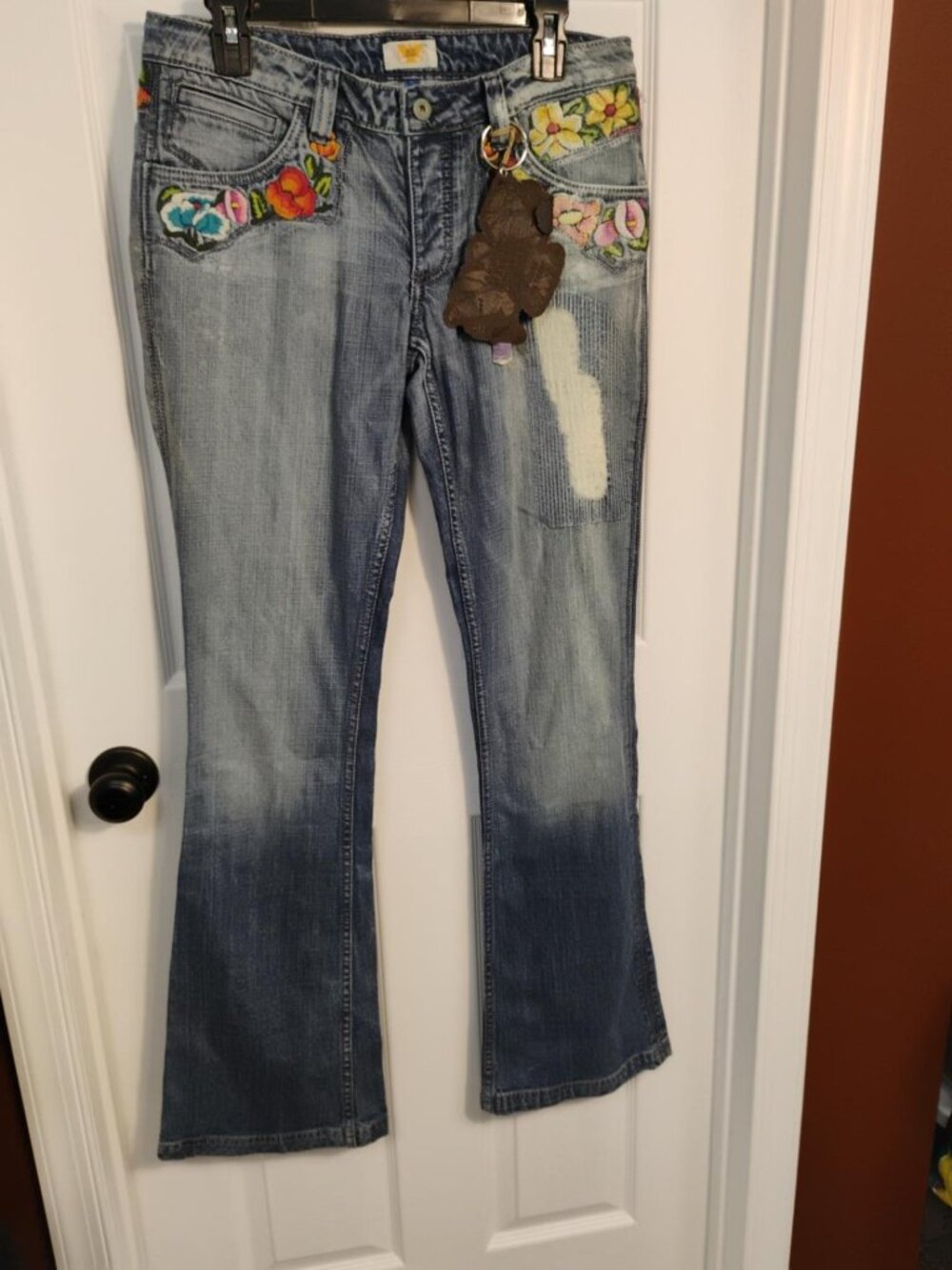 NWT Antik Denim Floral Embroidered Flare Jeans Size 30 USA